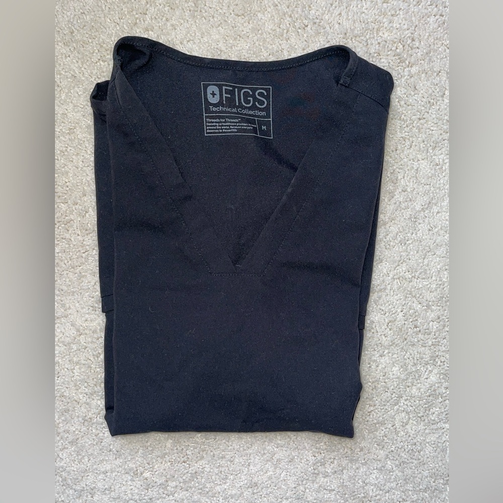 FIGS black 2-pocket scrub top BLACK